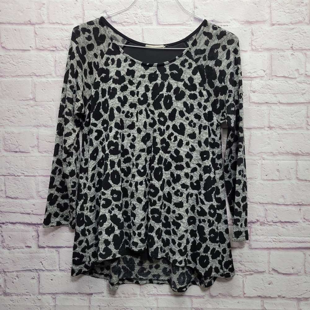 Le Lis Gray Leopard Print Sweater Sz M Stretchy Knit Travel Party‎ Lounge Mature